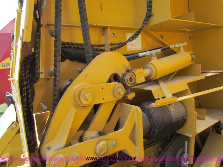 image for item B7266 2001 Vermeer 604XL round baler