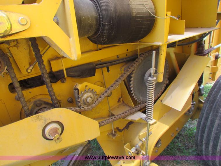 image for item B7266 2001 Vermeer 604XL round baler