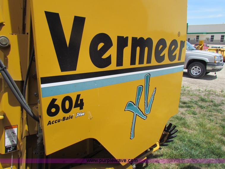 image for item B7266 2001 Vermeer 604XL round baler