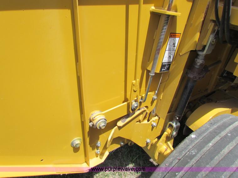 image for item B7266 2001 Vermeer 604XL round baler