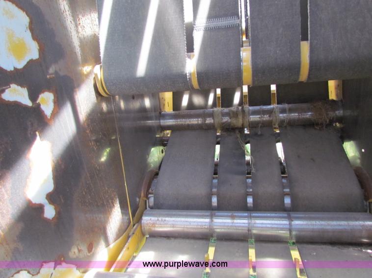 image for item B7266 2001 Vermeer 604XL round baler