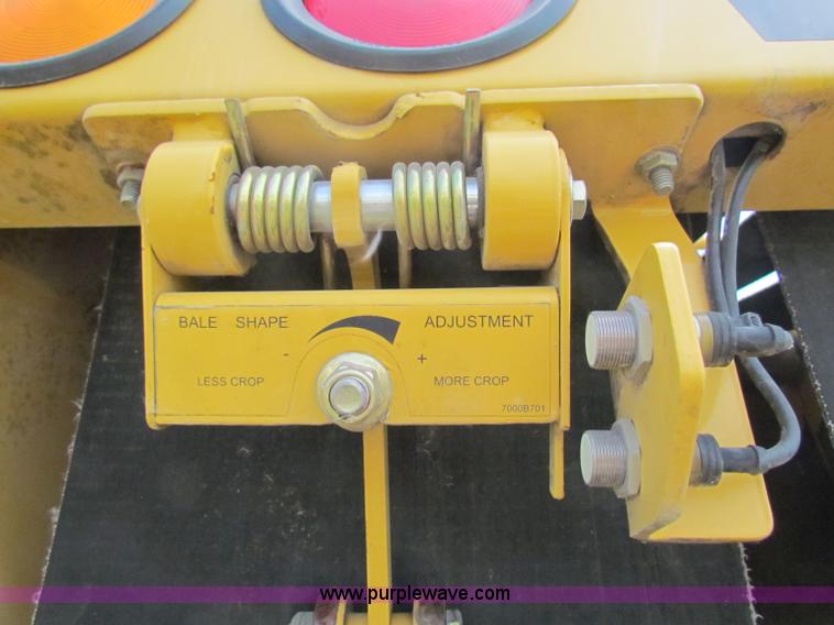 image for item B7266 2001 Vermeer 604XL round baler