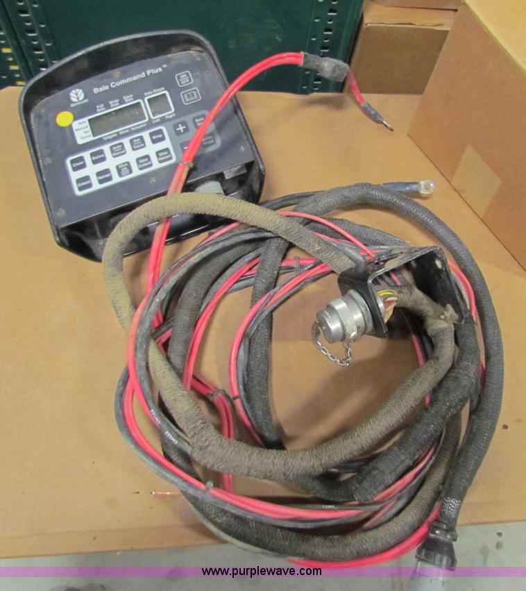 image for item B7266 2001 Vermeer 604XL round baler