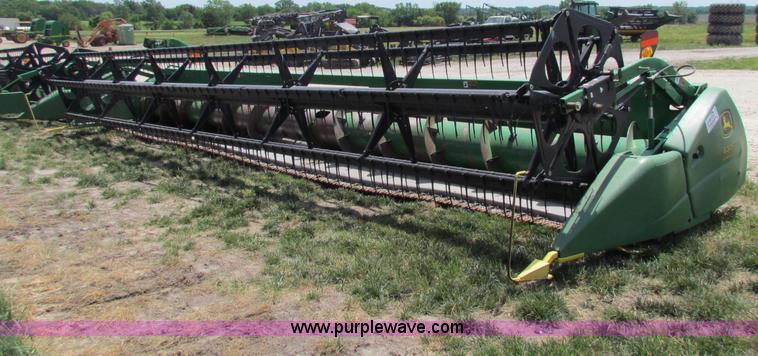 image for item B7268 2004 John Deere 630F header