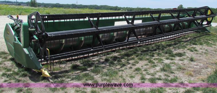 image for item B7268 2004 John Deere 630F header