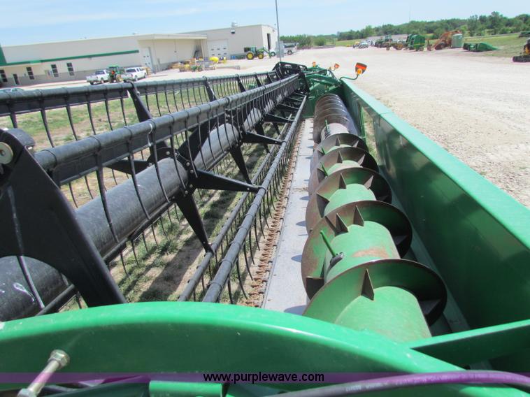 image for item B7268 2004 John Deere 630F header