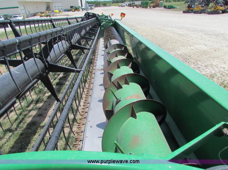 image for item B7268 2004 John Deere 630F header
