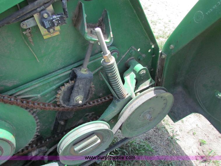 image for item B7268 2004 John Deere 630F header