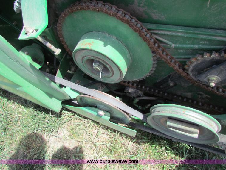 image for item B7268 2004 John Deere 630F header