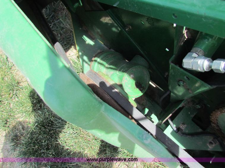 image for item B7268 2004 John Deere 630F header