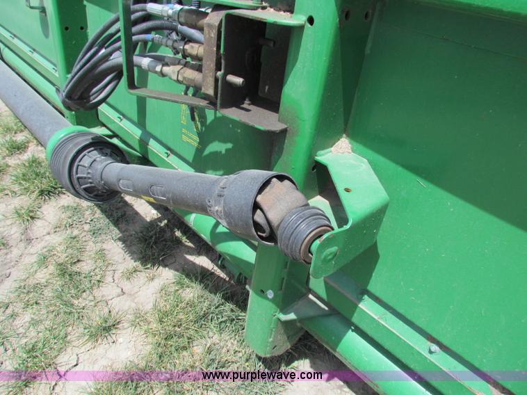 image for item B7268 2004 John Deere 630F header