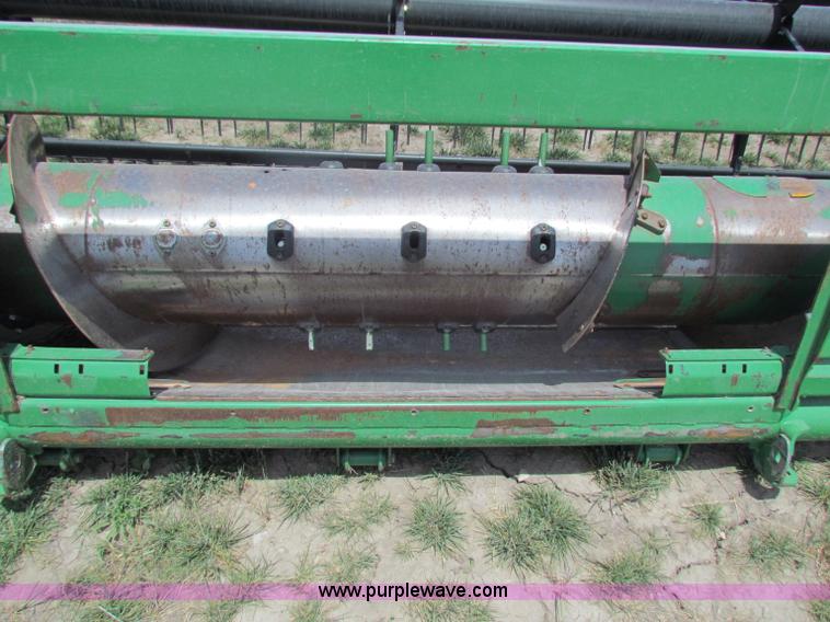 image for item B7268 2004 John Deere 630F header