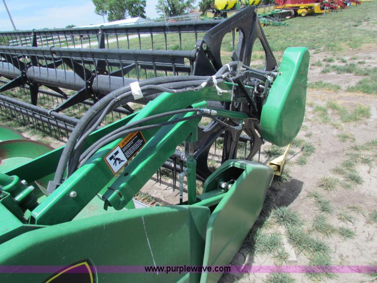 image for item B7268 2004 John Deere 630F header