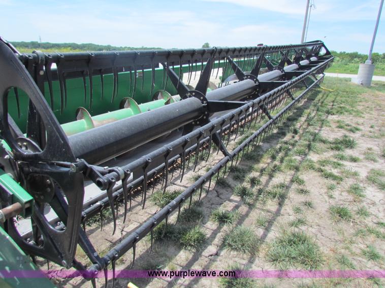 image for item B7268 2004 John Deere 630F header