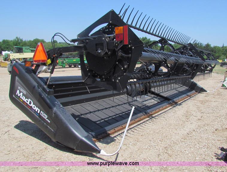 image for item B7270 2009 Mac Don FD70 FlexDraper 30' header