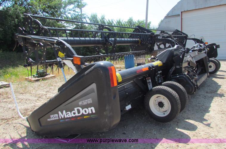 image for item B7270 2009 Mac Don FD70 FlexDraper 30' header