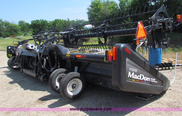 image for item B7270 2009 Mac Don FD70 FlexDraper 30' header