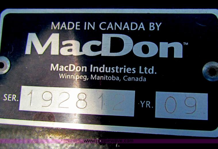 image for item B7270 2009 Mac Don FD70 FlexDraper 30' header