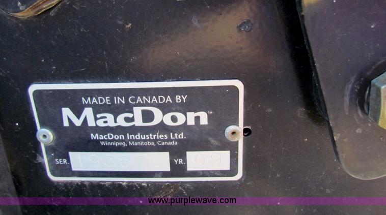 image for item B7270 2009 Mac Don FD70 FlexDraper 30' header