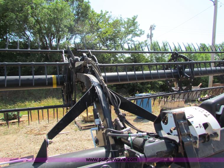 image for item B7270 2009 Mac Don FD70 FlexDraper 30' header