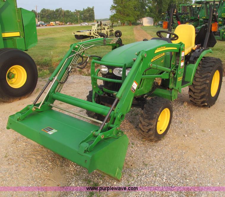 image for item D3219 2007 John Deere 2520 MFWD tractor