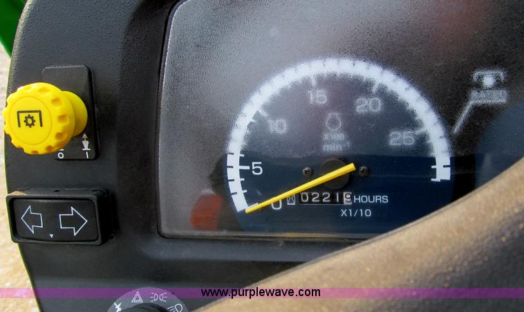 image for item D3219 2007 John Deere 2520 MFWD tractor