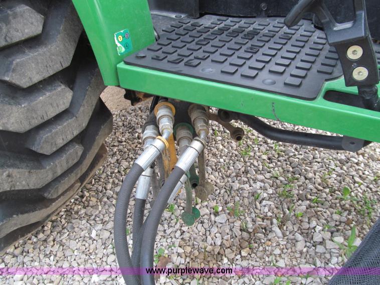 image for item D3219 2007 John Deere 2520 MFWD tractor