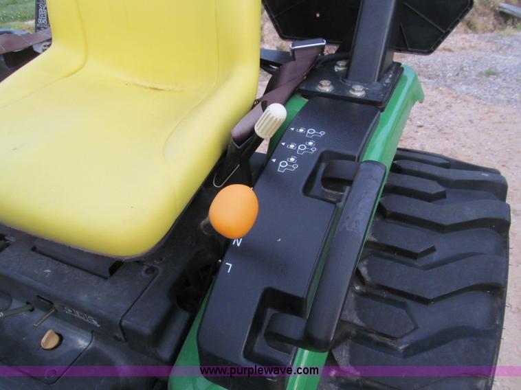 image for item D3219 2007 John Deere 2520 MFWD tractor