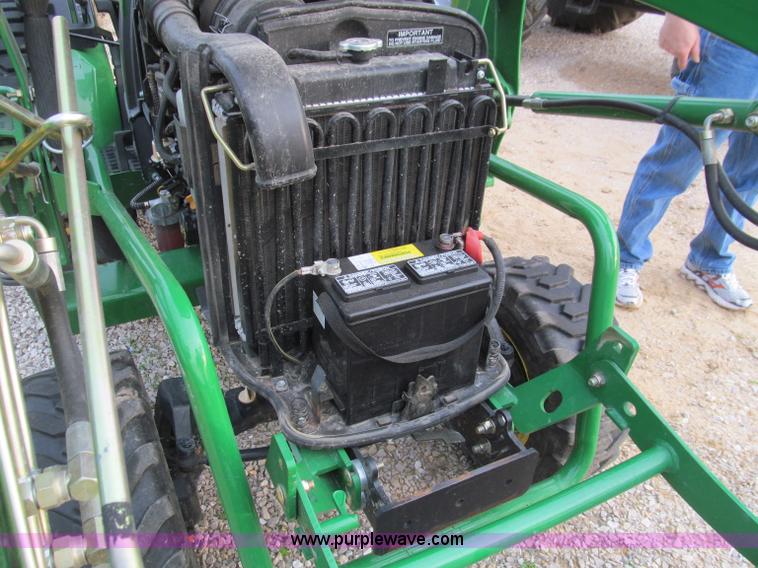 image for item D3219 2007 John Deere 2520 MFWD tractor
