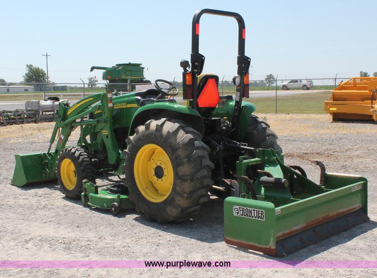image for item D3220 2009 John Deere 4520 MFWD tractor
