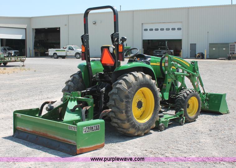 image for item D3220 2009 John Deere 4520 MFWD tractor
