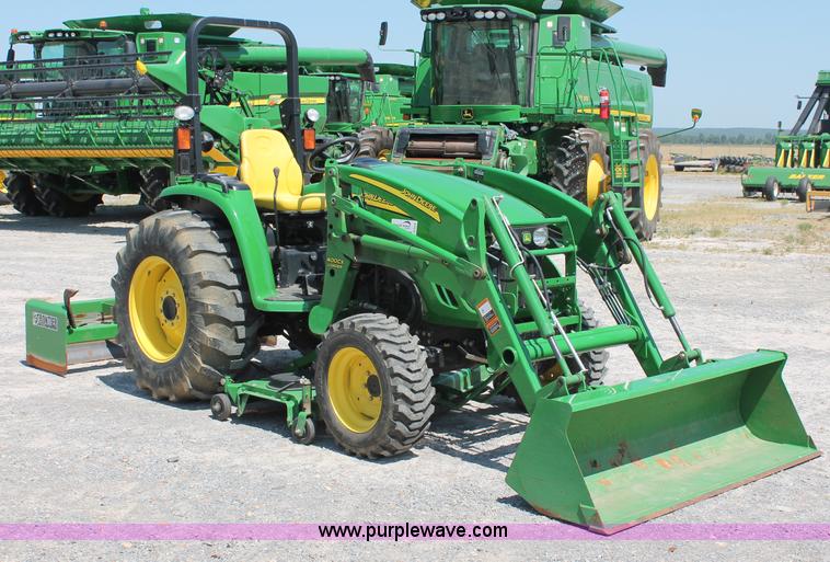 image for item D3220 2009 John Deere 4520 MFWD tractor