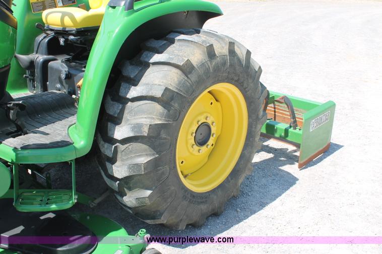 image for item D3220 2009 John Deere 4520 MFWD tractor