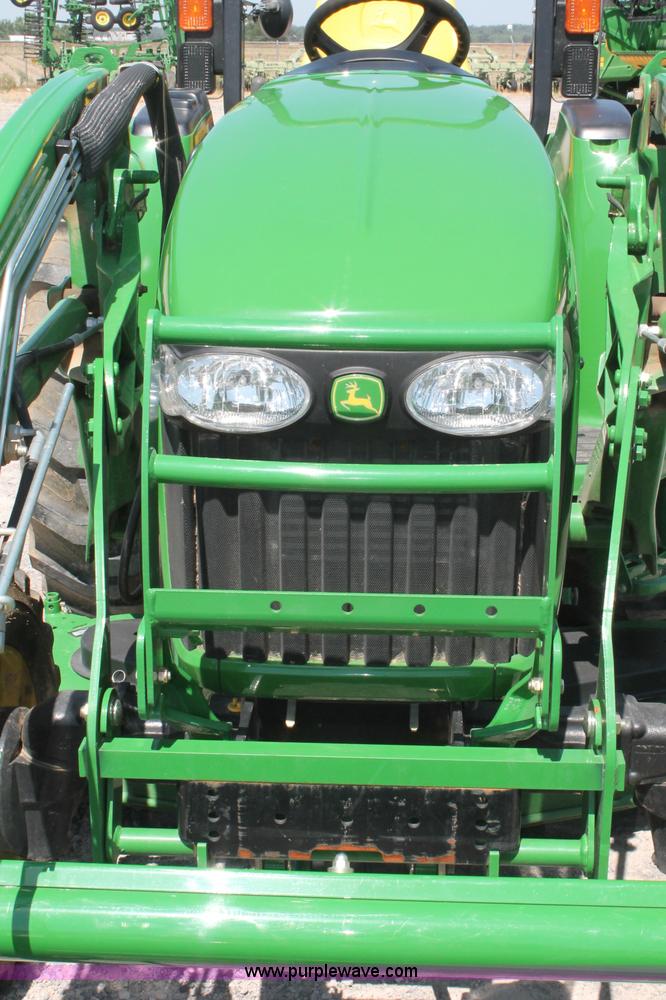 image for item D3220 2009 John Deere 4520 MFWD tractor