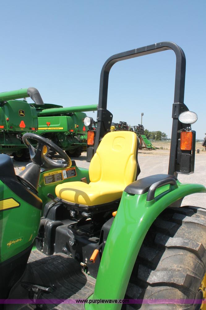 image for item D3220 2009 John Deere 4520 MFWD tractor