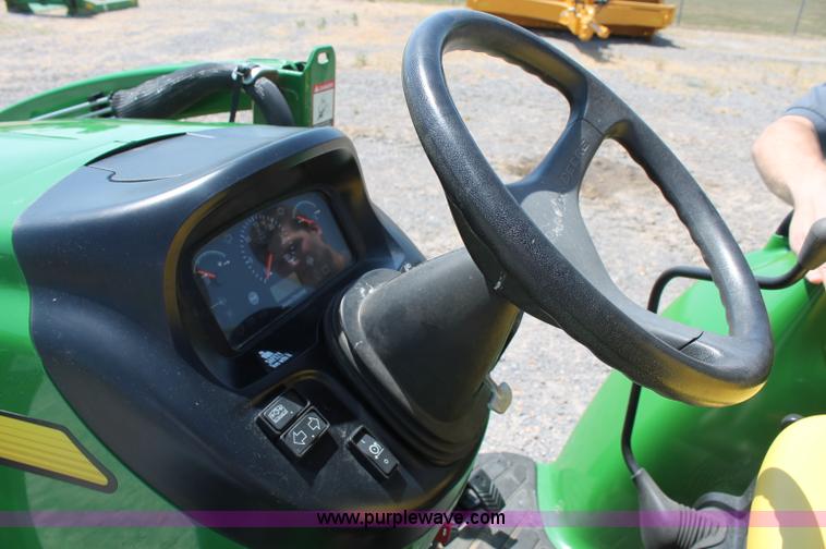 image for item D3220 2009 John Deere 4520 MFWD tractor