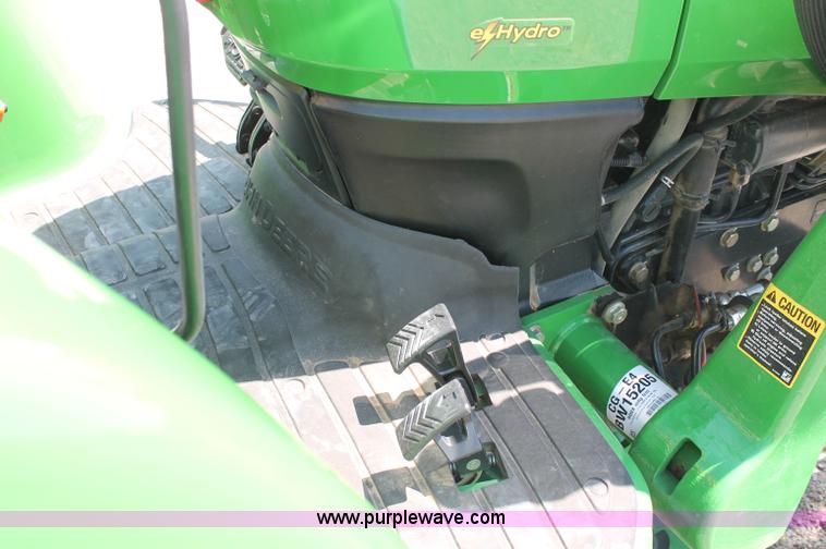 image for item D3220 2009 John Deere 4520 MFWD tractor