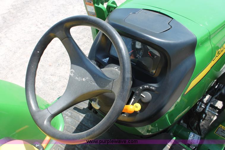 image for item D3220 2009 John Deere 4520 MFWD tractor