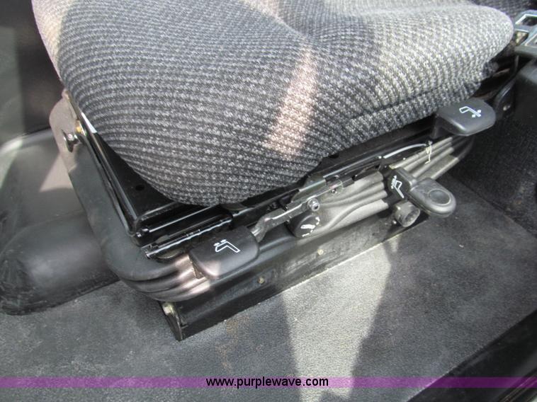 image for item D3223 2007 AGCO SpraCoupe 4655 sprayer