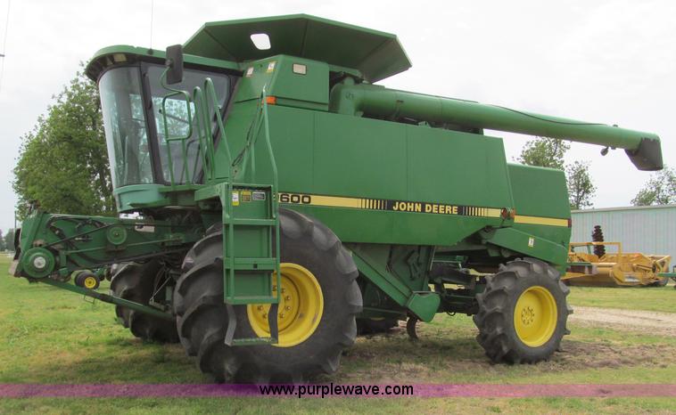 image for item D3227 1991 John Deere 9600 RWA combine