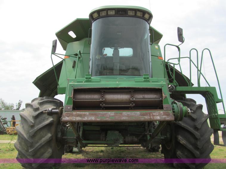 image for item D3227 1991 John Deere 9600 RWA combine