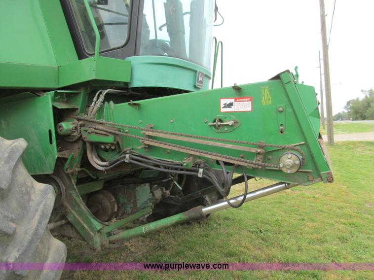 image for item D3227 1991 John Deere 9600 RWA combine
