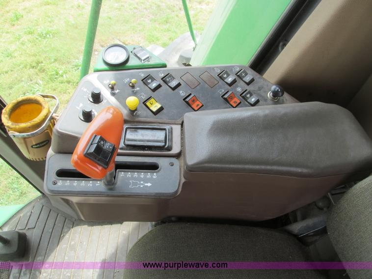 image for item D3227 1991 John Deere 9600 RWA combine