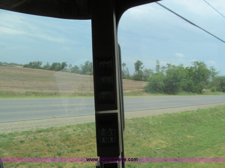 image for item D3227 1991 John Deere 9600 RWA combine