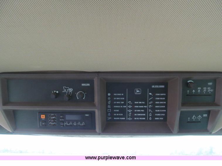 image for item D3227 1991 John Deere 9600 RWA combine