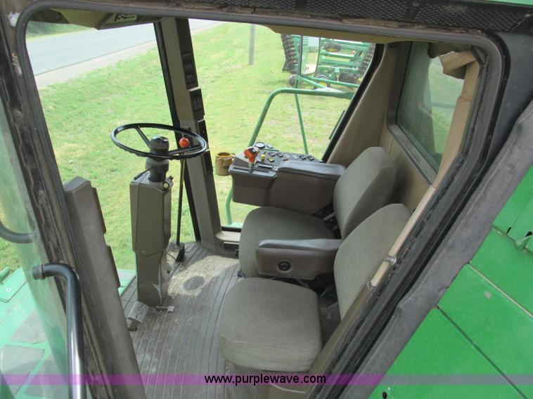 image for item D3227 1991 John Deere 9600 RWA combine