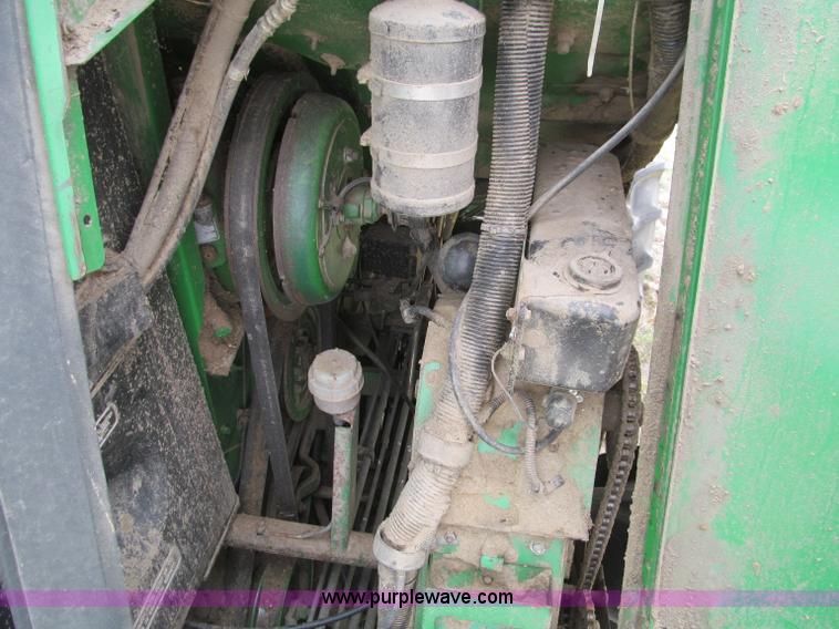 image for item D3227 1991 John Deere 9600 RWA combine