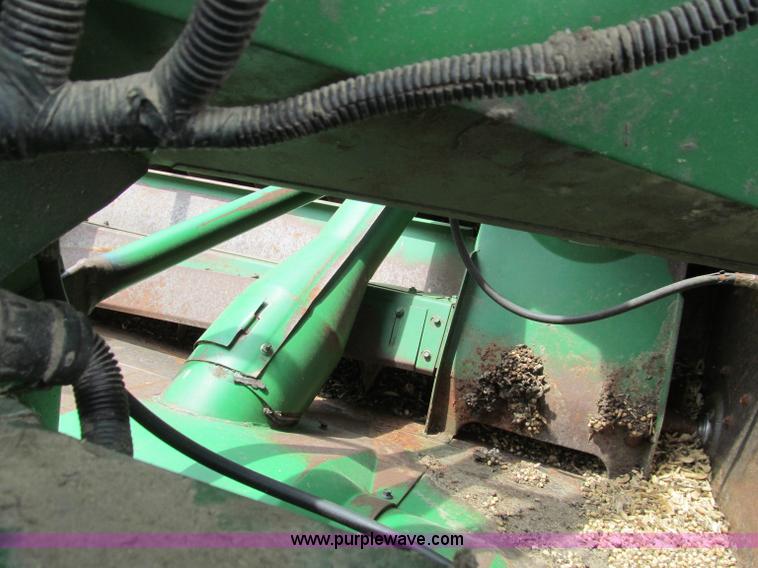 image for item D3227 1991 John Deere 9600 RWA combine