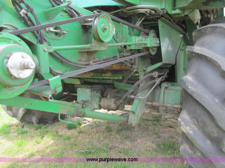 image for item D3227 1991 John Deere 9600 RWA combine