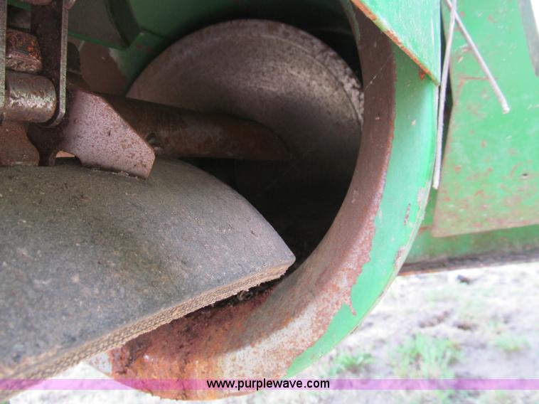 image for item D3227 1991 John Deere 9600 RWA combine